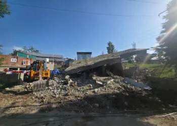 Kulgam Police Demolish Drug Peddler’s Property in Yaripora, Intensify Crackdown on Narcotics Network