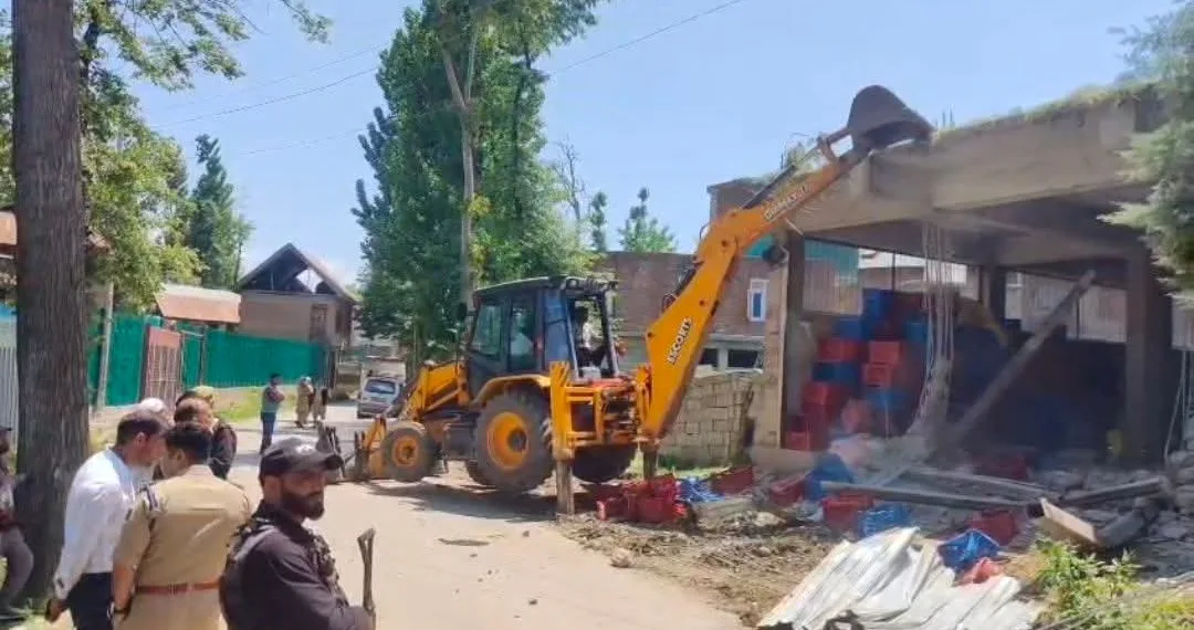 Bulldozer Action in Kulgam: Police Demolish Drug Peddler’s Property in Major Anti-Narcotics Crackdown