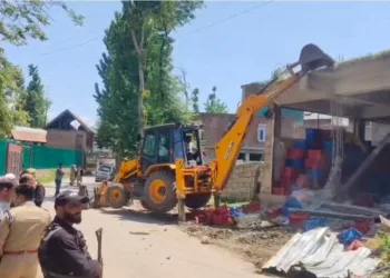 Bulldozer Action in Kulgam: Police Demolish Drug Peddler’s Property in Major Anti-Narcotics Crackdown