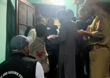 Crime Branch Cracks Down on Fake Officer Extortion Racket; Massive Raids Across Srinagar, Ganderbal