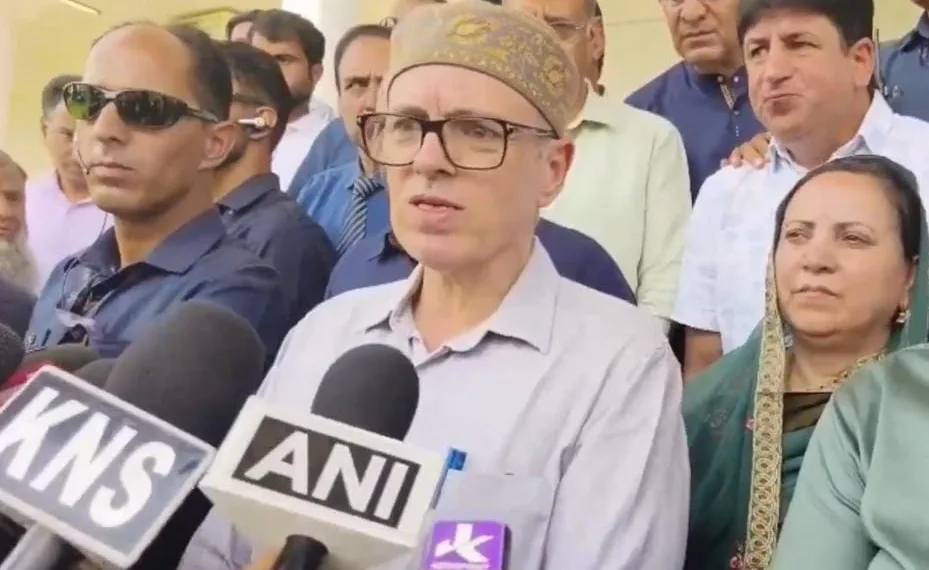 “Emblem Stone Hurts People’s Sentiments, No Need for It at Shrines; Mistake Should Have Been Admitted”: CM Omar Abdullah