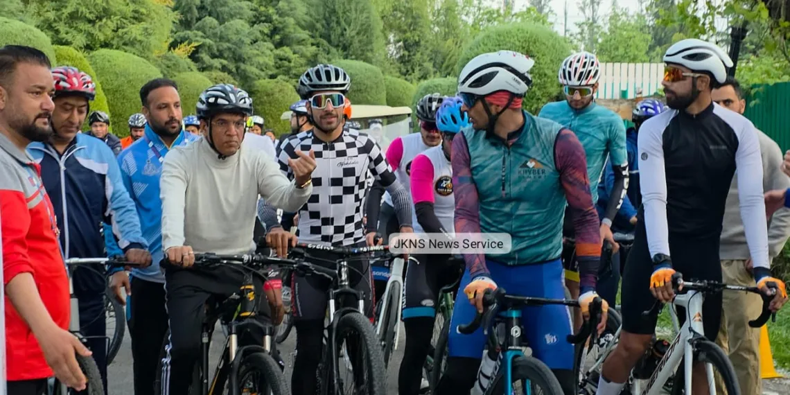 Fit India Sundays on Cycle Held in Srinagar, Union Sports Minister Flags off Rally