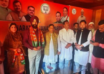 Retired DySP Dara Singh joins BJP along with supporters at Srinagar.