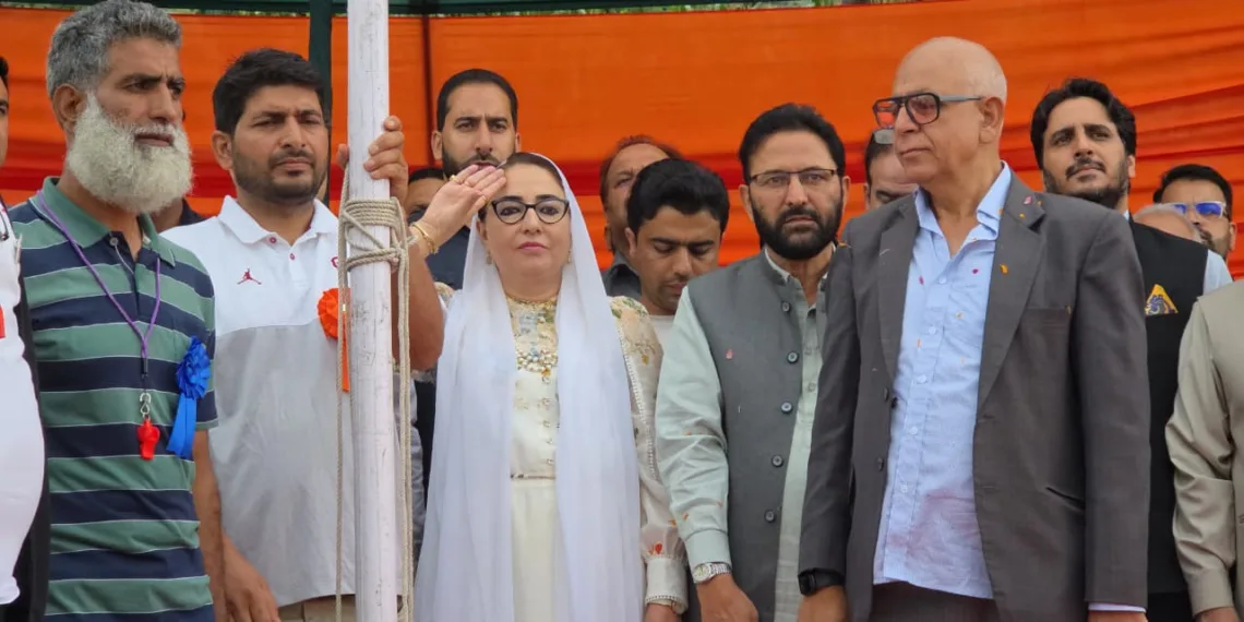 Dr Andrabi unfurled Tiranga at Independence Day Waqf Event held at Sultan-ul-Arifeen Higher Secondary Institute Srinagar