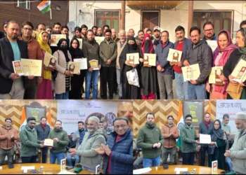 DC Kupwara felicitates stakeholders for showcasing products and services in Akankasha Haat