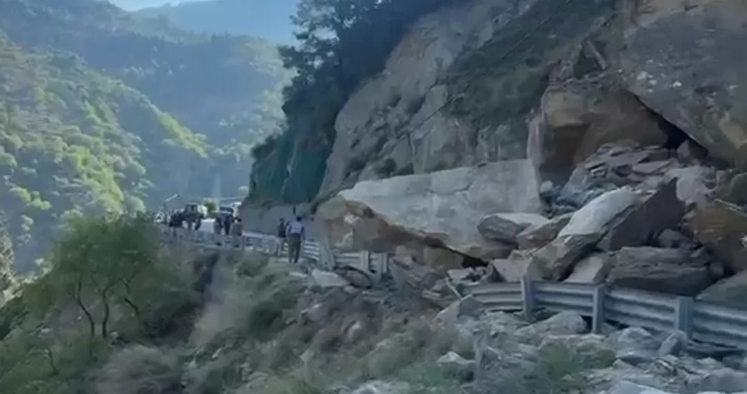 Doda-Kishtwar Road Blocked After Major Landslide at Gatsoo; Traffic Movement Suspended