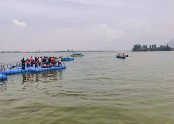 Srinagar Police, Tourist Police, SDRF Conducts Major Mock Drill in Dal Lake to Boost Emergency Response