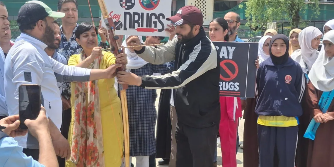 ڈائریکٹر جنرل یوتھ سروسز اینڈ اسپورٹس نے سری نگر میں ضلعی سطح کے فینسنگ و آرچری مقابلوں کا افتتاح کیا
