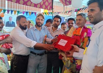 Grand Farewell Accorded to Headmaster Khalid Mehmood Kakroo at GHS Gundishath
