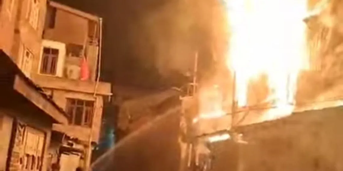 Midnight Blaze Destroys Three Residential-Cum-Commercial Buildings in Rainawari Kralyar