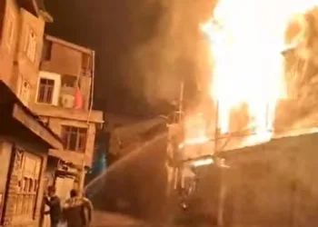 Midnight Blaze Destroys Three Residential-Cum-Commercial Buildings in Rainawari Kralyar
