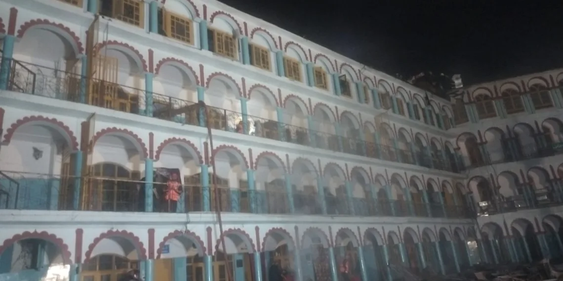 Hyderpora Fire Incident: Jamia Ashraf-ul-Uloom Partially Damaged; Two Civilians, One Fireman Injured; Blaze Contained