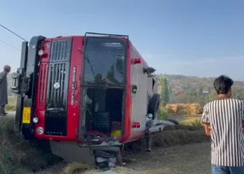 Four Firefighters Injured as Fire Tender Overturns En Route to Khansahib