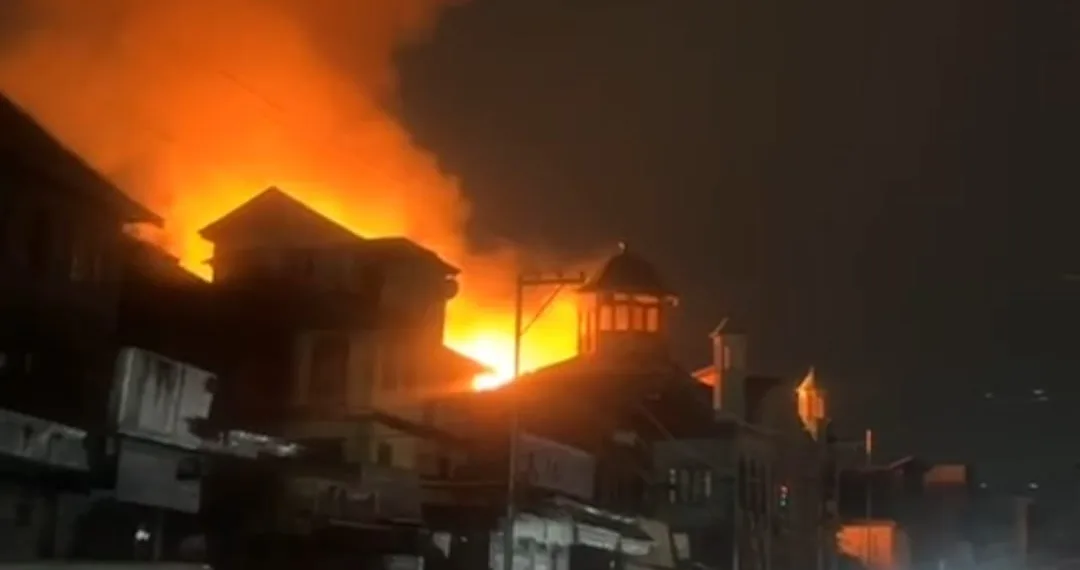 Three Houses Damaged in Midnight Fire at Old Fateh Kadal; Fireman Hurt