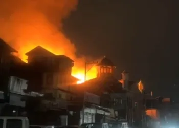 Three Houses Damaged in Midnight Fire at Old Fateh Kadal; Fireman Hurt