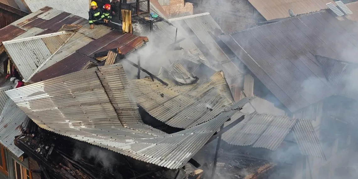Fire Engulfs Several Houses Khayam Srinagar