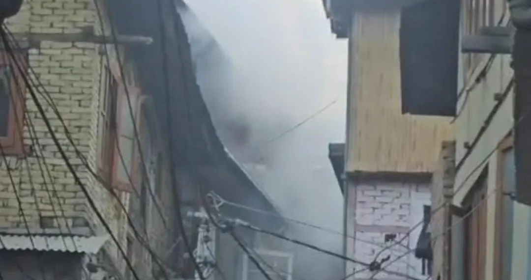 Fire Breaks Out in Shaheed Gunj Srinagar