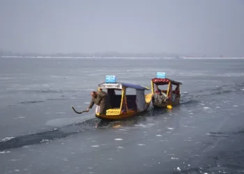 Severe Cold Persists Across J&K, Ladakh, Shopian Shivers at -8.2°C, Pulwama, at -8°C, Srinagar at -5.7°C