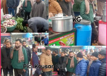 Assistant Director Food, Civil Supplies & Consumer Affairs (FCS&CA) Conducts Market Inspection in Qazigund