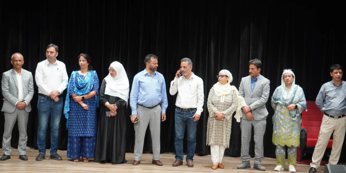 DHS Srinagar celebrates National Deworming Day at GVEI