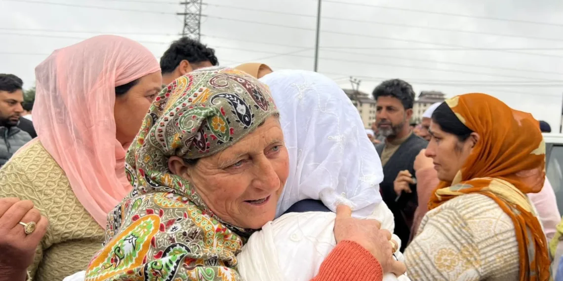 Kashmir’s Haj 2026 Pilgrimage Begins; First Batch Departs Amid Emotional Scenes in Srinagar