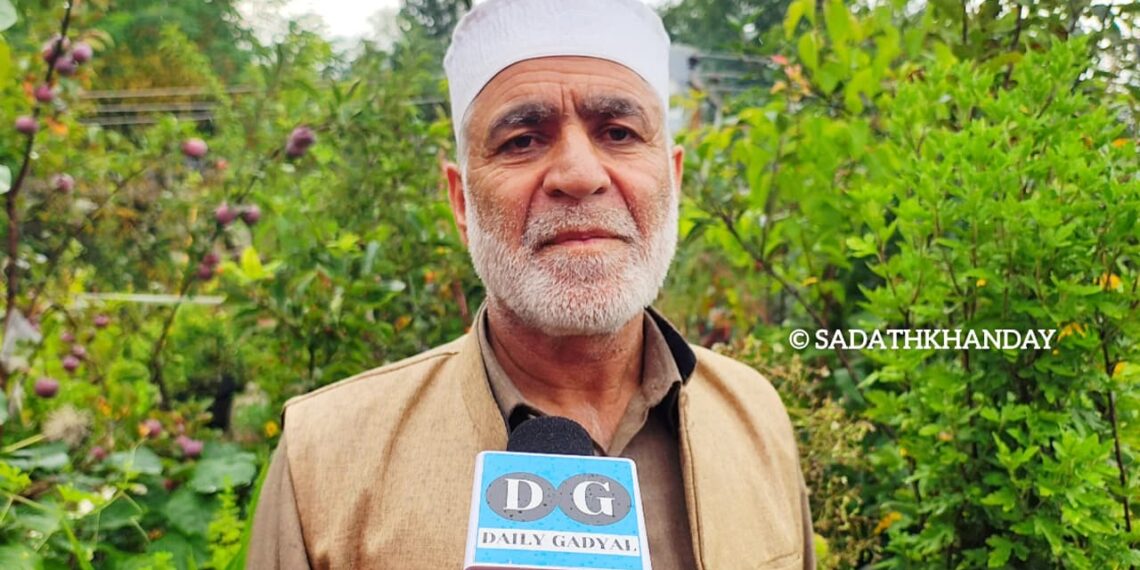 Haroon Rashid from Shopian Transforms Rooftop into Thriving Organic Farm, Earns Lakhs