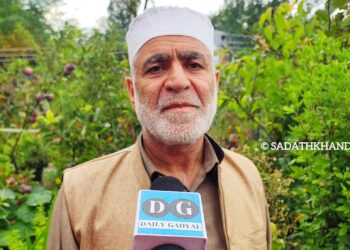 Haroon Rashid from Shopian Transforms Rooftop into Thriving Organic Farm, Earns Lakhs