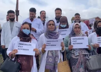 NHM Employees Hold Peaceful Protest in Shopian, Seek Pay Revision and Job Security