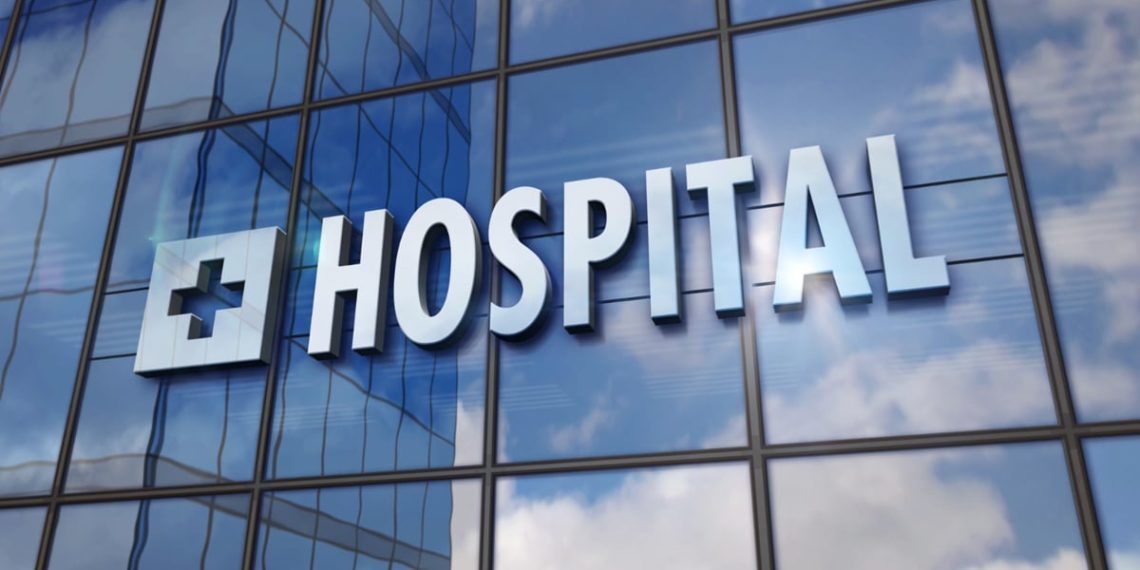 Noted Scholar Mufti Muzaffar Hussain Qasmi Injured, Discharged from Hospital in Mecca