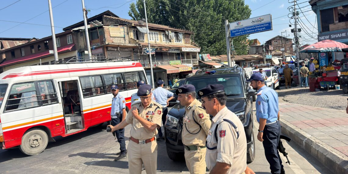 IGP Traffic Orders Crackdown on Encroachments, Pushes for People-Friendly Traffic Management in Downtown Srinagar