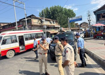 IGP Traffic Orders Crackdown on Encroachments, Pushes for People-Friendly Traffic Management in Downtown Srinagar