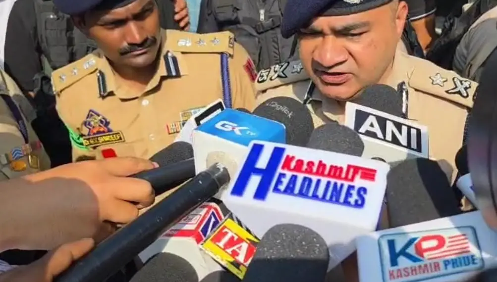 Traditional 8th Muharram Procession Returns for Third Year in Srinagar; Top Officials Join, Serve Water to Mourners