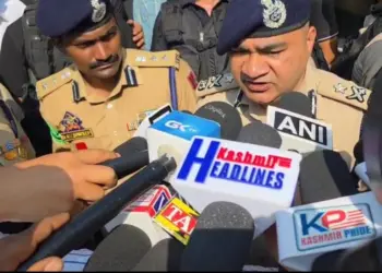 Traditional 8th Muharram Procession Returns for Third Year in Srinagar; Top Officials Join, Serve Water to Mourners