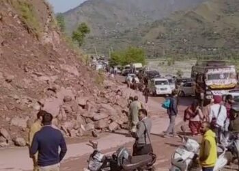 Landslide causes Jammu-Poonch highway to shut down in Mendhar