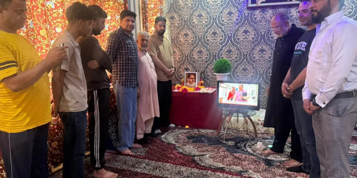 Er. Aijaz Hussain Listens to ‘Mann Ki Baat’ at Allochibagh, Pays Tribute to Dr. Shyama Prasad Mukherjee