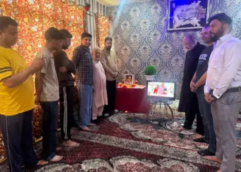 Er. Aijaz Hussain Listens to ‘Mann Ki Baat’ at Allochibagh, Pays Tribute to Dr. Shyama Prasad Mukherjee