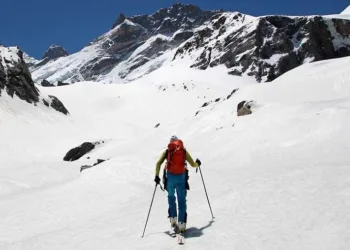 PREPARING FOR WINTER TOURISM IN KASHMIR