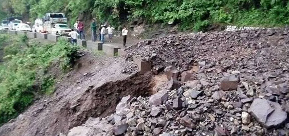 One Dead, 6 Pilgrims Injured in Landslide at Vaishno Devi Yatra Track Near Ban Ganga