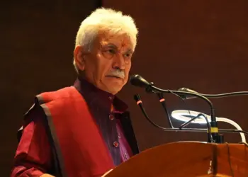 LG Sinha Calls for Bridging Urban-Rural Healthcare Gap, Puts Compassion at Heart of Medical Practice