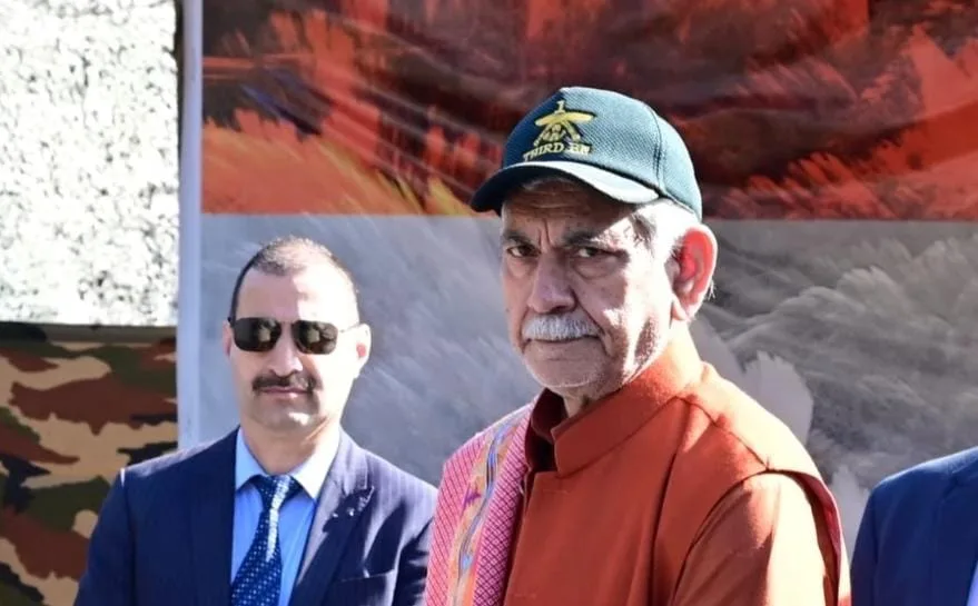 LG Manoj Sinha Pays Tribute to Martyred SOG Braveheart Amjid Ali Khan