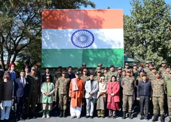 LG Sinha Pays Tribute to 1971 War Martyrs, Unveils 108-Ft High Mast Tricolour at Kachrial on Vijay Diwas