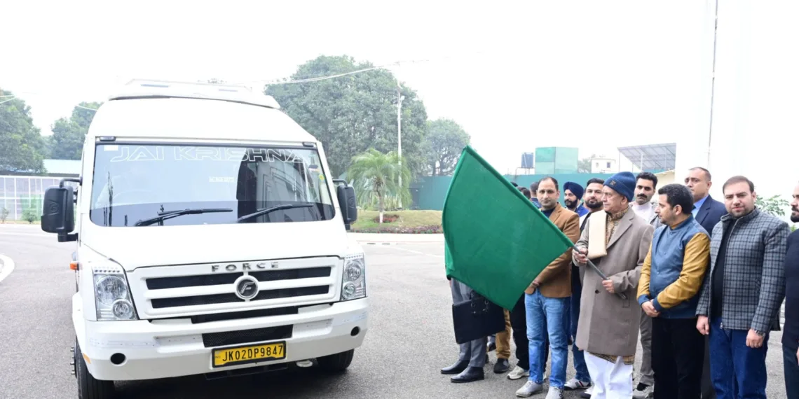 LG Sinha Flags Off South Kashmir Youth Delegation for 10-Day National Exposure Tour