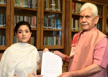 LG Assures Smooth Movement of Trucks’: Iltija Mufti Raises Apple Industry Crisis