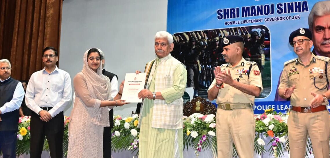 LG Manoj Sinha Hands Appointment Letters to 3,200 J&K Police Constables, Calls for Relentless Fight Against Terror & Drugs