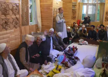 زیارت قطب عالم حضرت بہاؤالدین گنج بخشؒ، قطب الدین پورہ نوہٹہ سرینگر میں محفلِ میلادِ مسعود ﷺ کا انعقاد