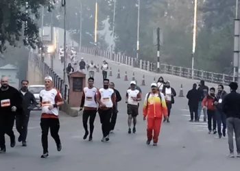 CM Omar, Actor Sunil Shetty Flag Off Kashmir Marathon 2.0 with Over 1500 Participants