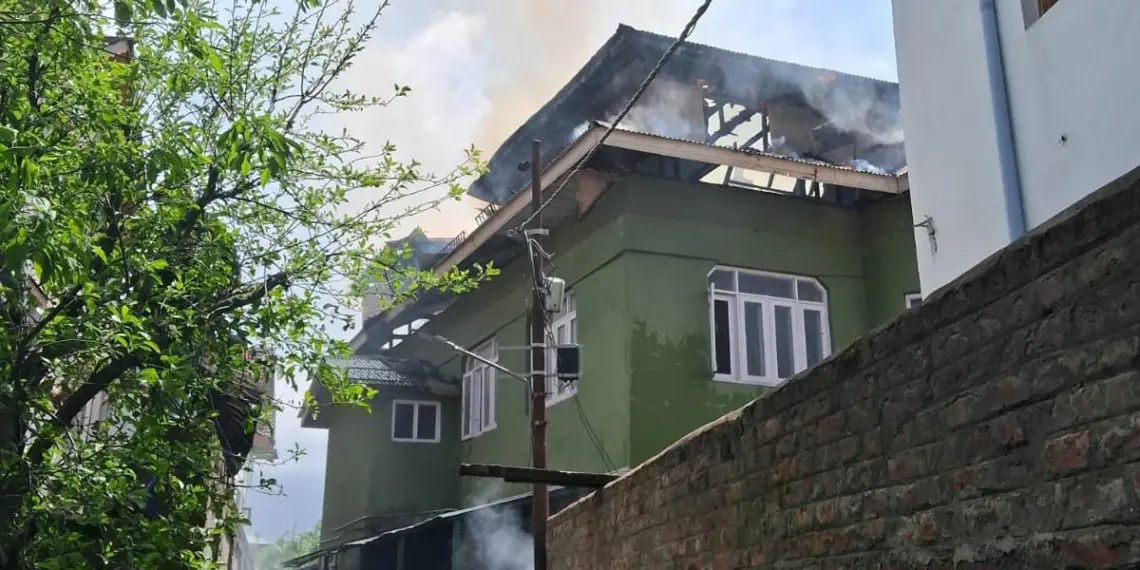 Fire Engulfs Masjid Shareef at Batpora Zukura; F&ES on Job