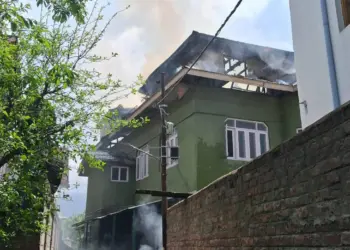 Fire Engulfs Masjid Shareef at Batpora Zukura; F&ES on Job