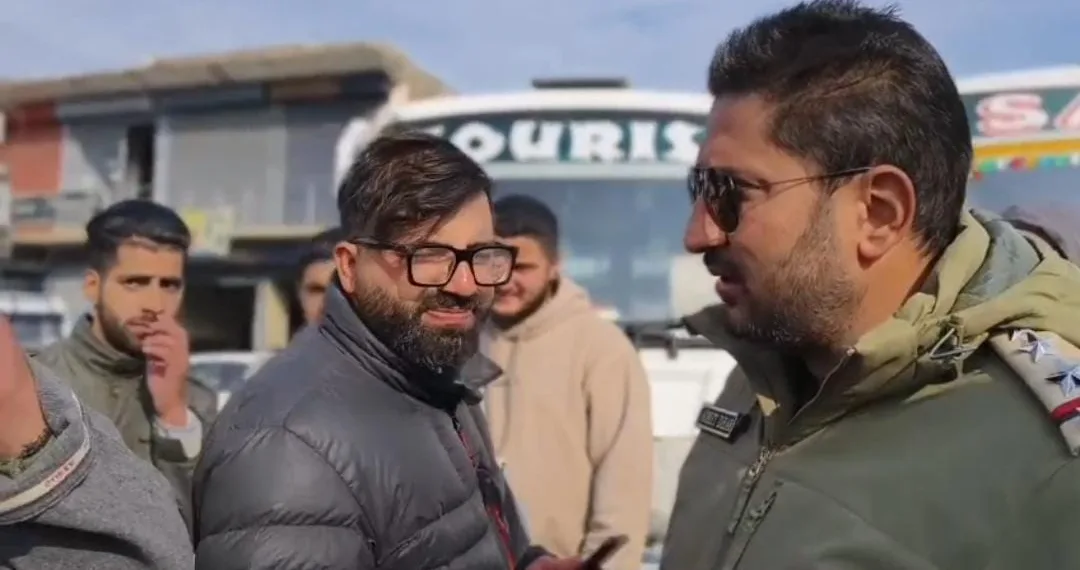 MVD Budgam Holds Traffic Enforcement, Awareness Drive at Beerwah