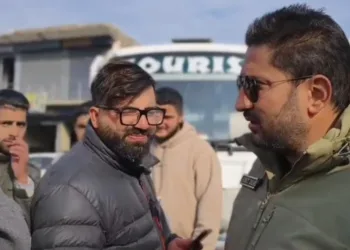 MVD Budgam Holds Traffic Enforcement, Awareness Drive at Beerwah